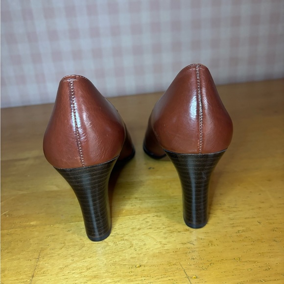 Etienne Aigner Leather Everett Pumps - Picture 2 of 7